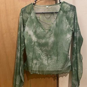Mesh green and white loose sleeve top with lace ribbon